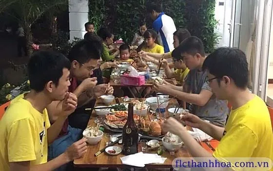 Ăn uống bên ngoài villa sao biển sb37
